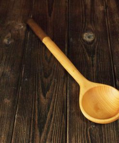 Cuillère en merisier pour cuisiner