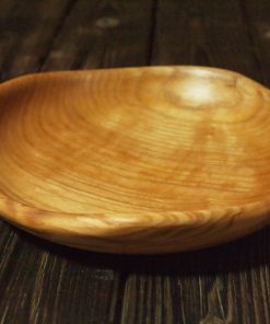 Assiette mi-creuse en frêne-olivier – Bords irréguliers